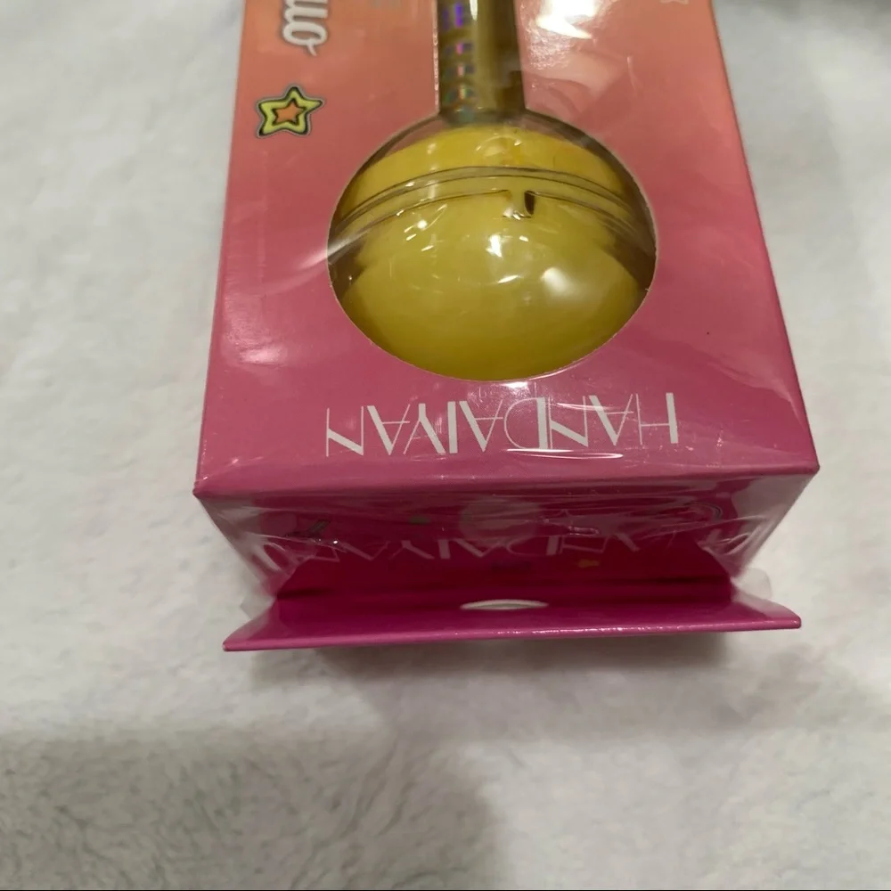 Yellow 2 in 1 Lollipop Lip Balm and Lip Gloss Oil Temperature Color Changing NIB